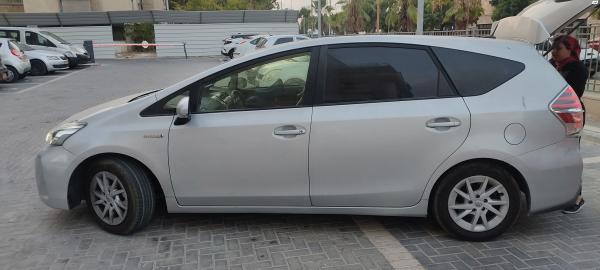 טויוטה פריוס פלוס הייבריד (2019)