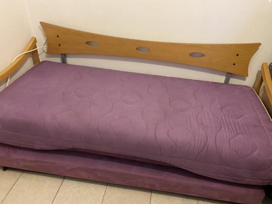 מיטת נוער בצבע ורוד, מצב