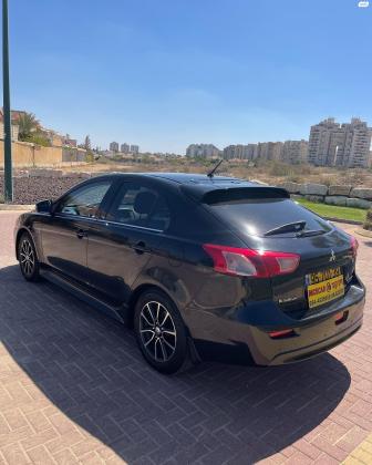 מיצובישי לנסר ספורטבק (2017)