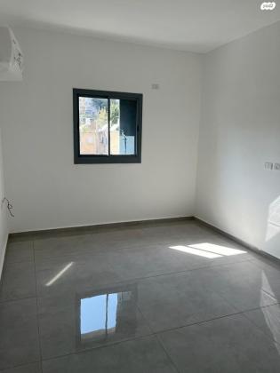 אברהם שטרן 10 (קרית היובל)