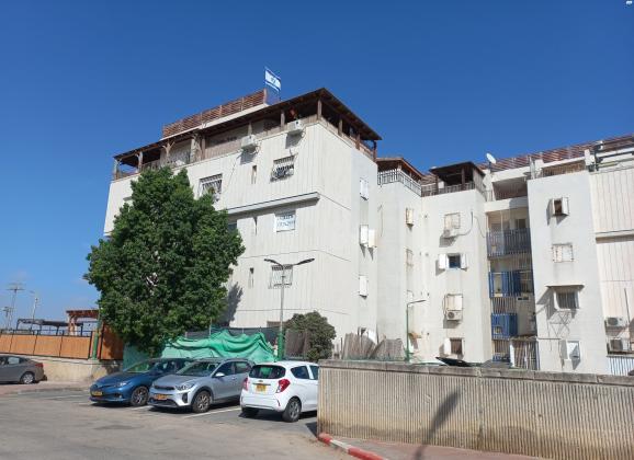 אדמונית 32 (גני אביב)