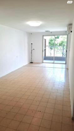 מעפילי אגוז 66 (נוה חן)