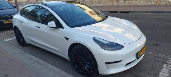 טסלה מודל 3 (2022)