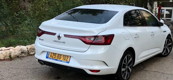 רנו מגאן גראנד קופה (2021)