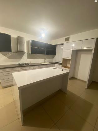 יחזקאל שטרייכמן 18 (הגוש הגדול)