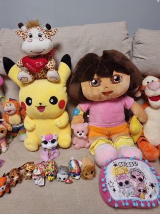 מלא בובות יקרות, שמורות מאוד,