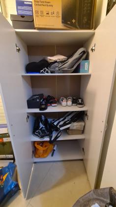 למכירה ארון בגדים 2 דלתות במצב מעולה