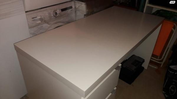 שולחן מחשב מעוצב ונוח של איקאה