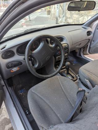 יונדאי לנטרה (2000)