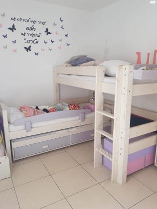 מיטת גלריה של חברת עצמל'ה