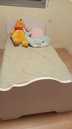 מיטת נוער של רהיטי דורון,