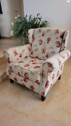 למכירה כורסאת "ארצ'י בנקר" פרחונית