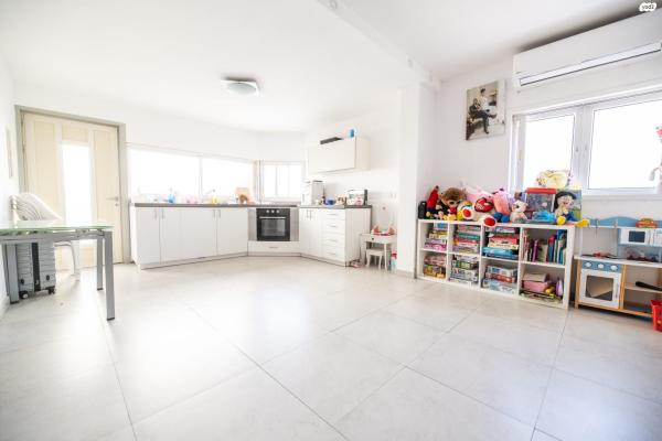 דוד רזיאל 26 (שעריה)