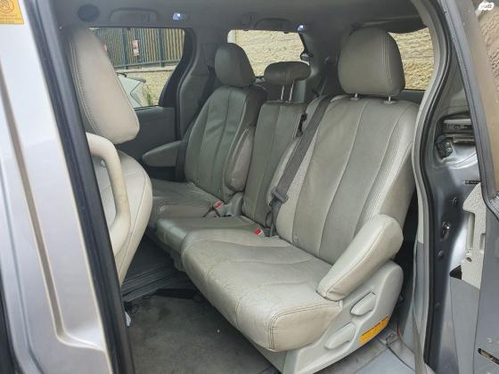 טויוטה סיינה (2010)