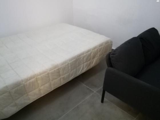 כיכר הקניזי 15 (שכונה ד)