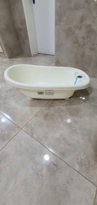 למכירה 2 אמבטיות בצבע לבן