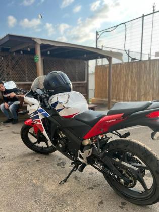 הונדה CBR125R (2017)