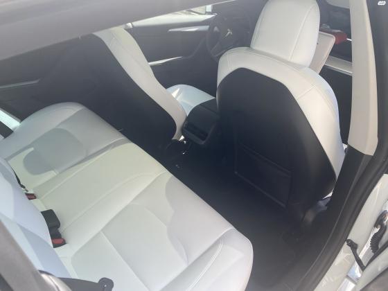 טסלה מודל 3 (2021)