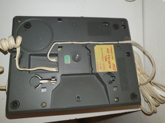 2 טלפונים לחצנים בזק דגם זמיר