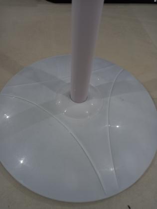 מאוורר עומד של חברת pilot בצבע לבן