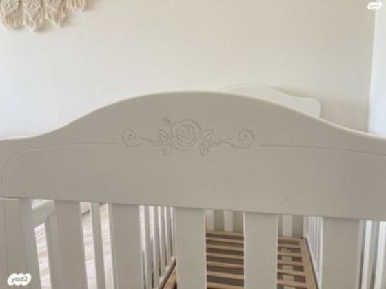 מיטת תינוק של שילב (רהיטי