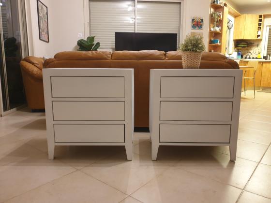 2 שידות עץ לבנות