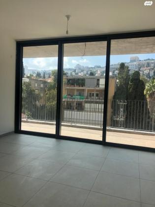 אחד העם 8 (הדר הכרמל)