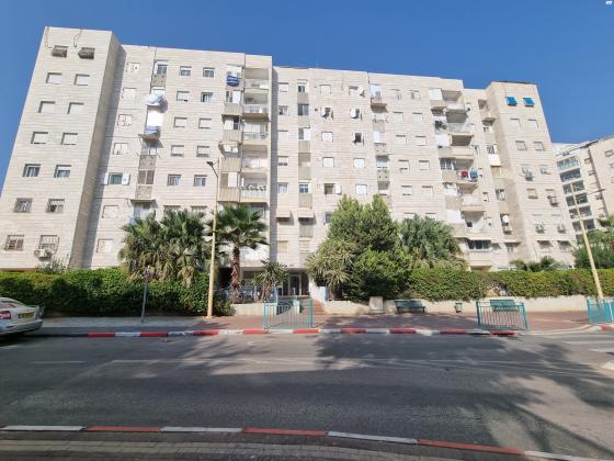 אהרון בוגנים 1 (רמת דן;גבעת הדר)