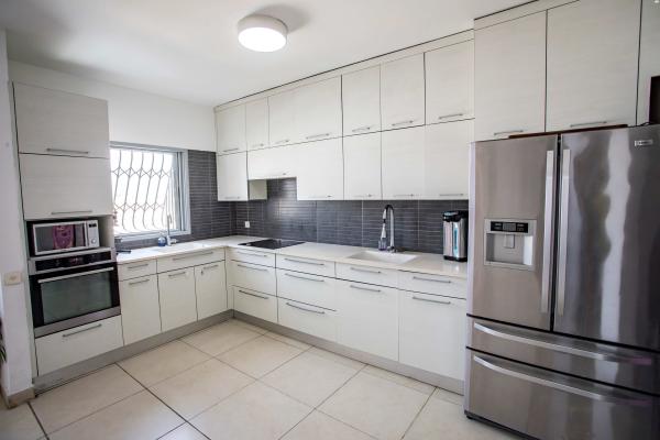 רבי יהושע 33 (הר שלום)