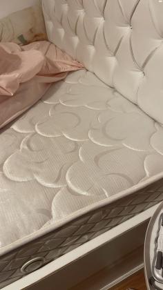 מיטה וחצי נסיכות עצמלה עם