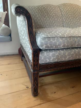 ספה עתיקה בסגנון צ״יפנדייל אנגלי
