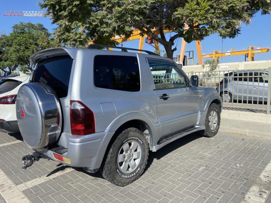 מיצובישי פג'רו קצר (2006)