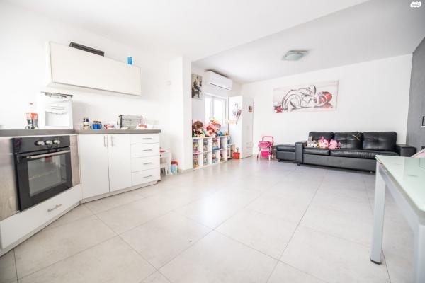 דוד רזיאל 26 (שעריה)