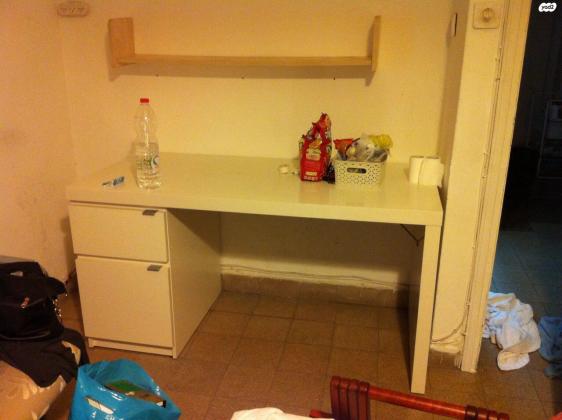 שולחן מחשב מעוצב ונוח של איקאה