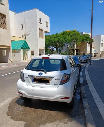 טויוטה יאריס הייבריד (2012)