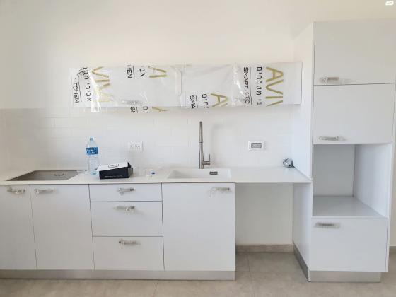 מטבח מהמם בצבע לבן פנינה,