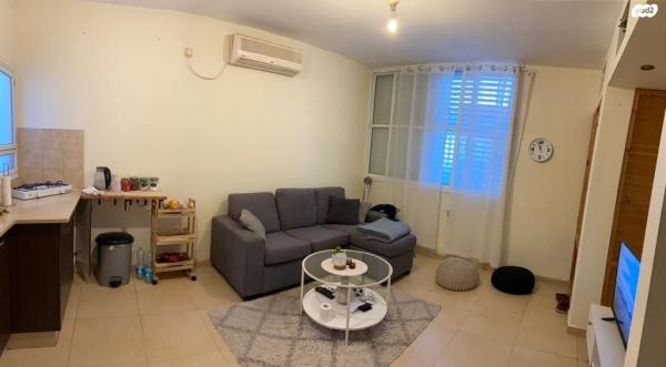 ברוך שפינוזה 25 (נווה אלון)