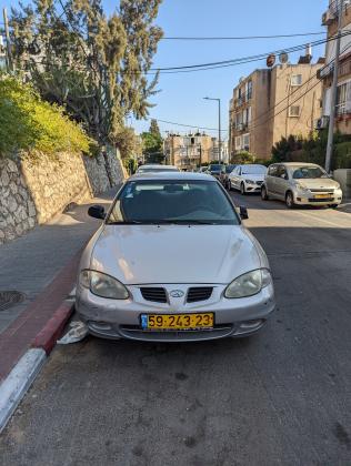 יונדאי לנטרה (2000)