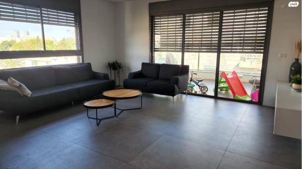 ביאליק 76 (קרית עבודה)