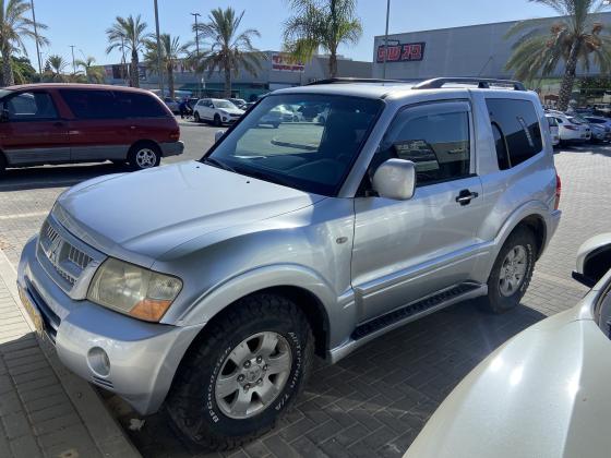 מיצובישי פג'רו קצר (2006)