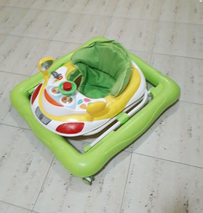 הליכון אינפנטי מתקפל, כולל מגש