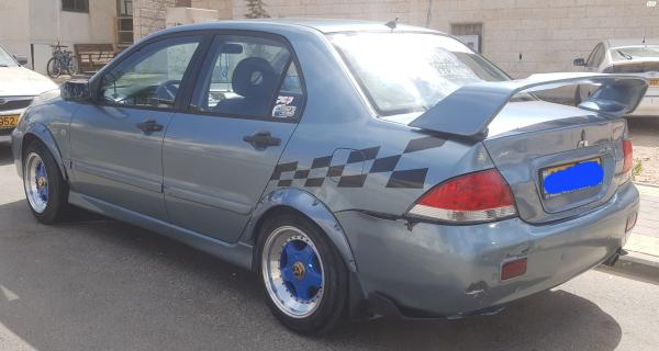 מיצובישי לנסר קלאסיק (2008)