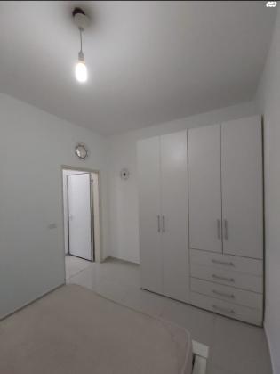 שלום עותמי 24 (מרמורק)