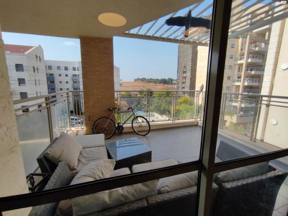 חסידה 4 (גני שרון)