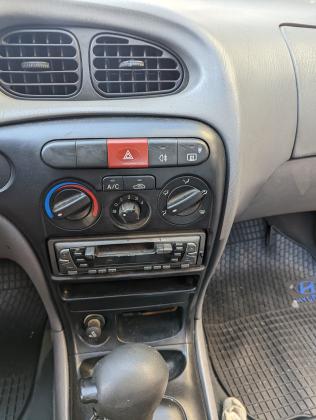 יונדאי לנטרה (2000)