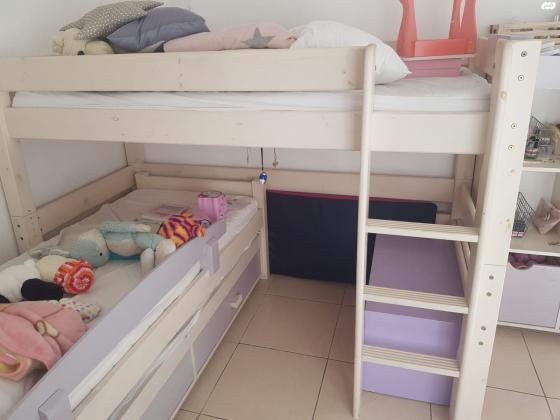 מיטת גלריה של חברת עצמל'ה