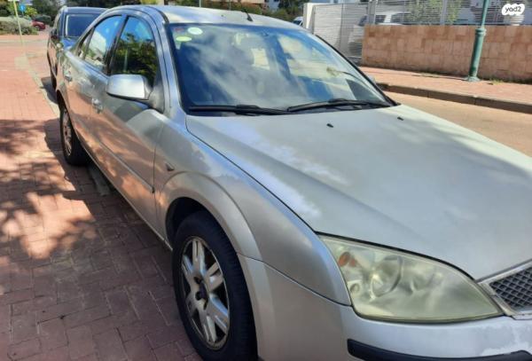 פורד מונדאו (2005)