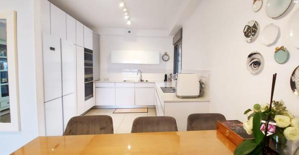 אסירי ציון 27 (נווה גן)