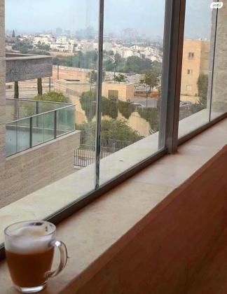 נחום שריג 12 (רמות)