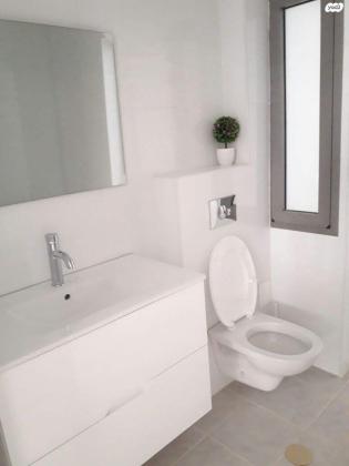 נחום שריג 12 (רמות)